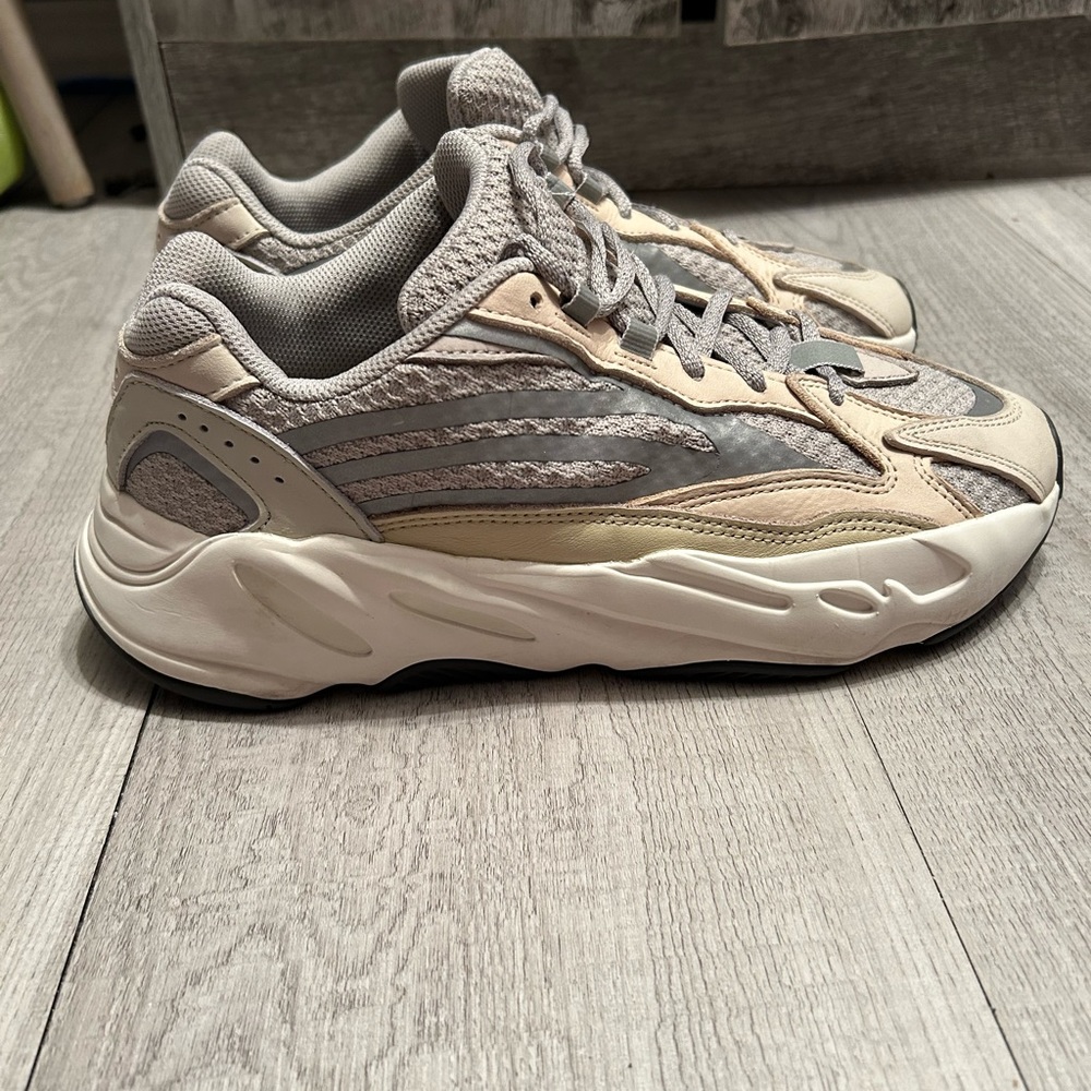 YEEZY BOOST 700 V2 'CREAM' MEN SIZE 8.5